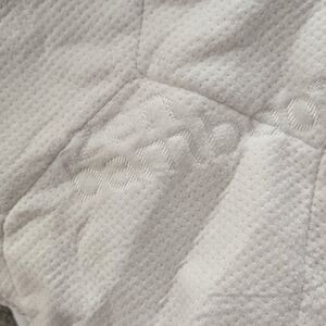 King Size Zen Bamboo White Mattress Pad Good Condition